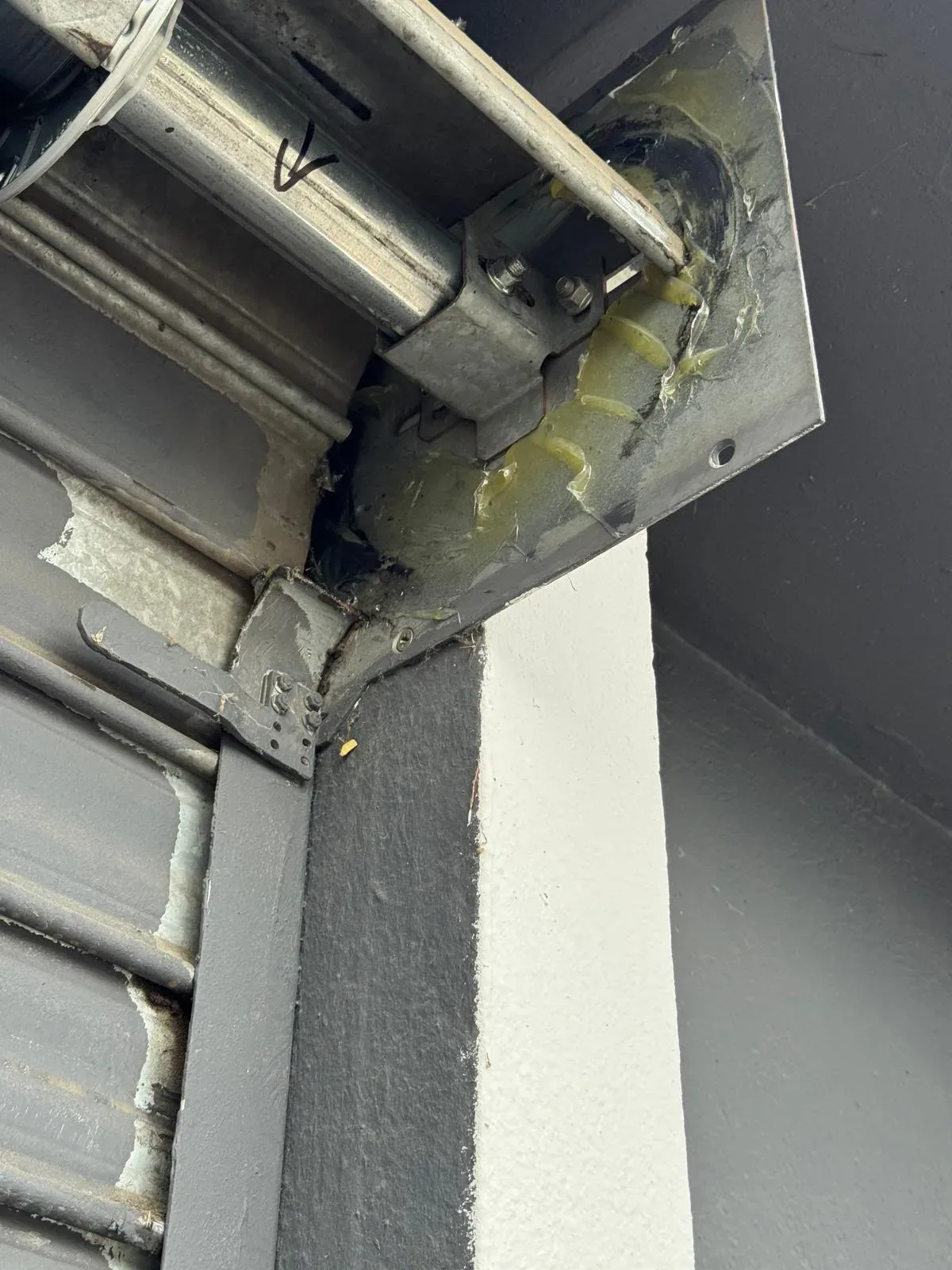 Entretien et maintenance de rideau métallique à Ivry-sur-Seine